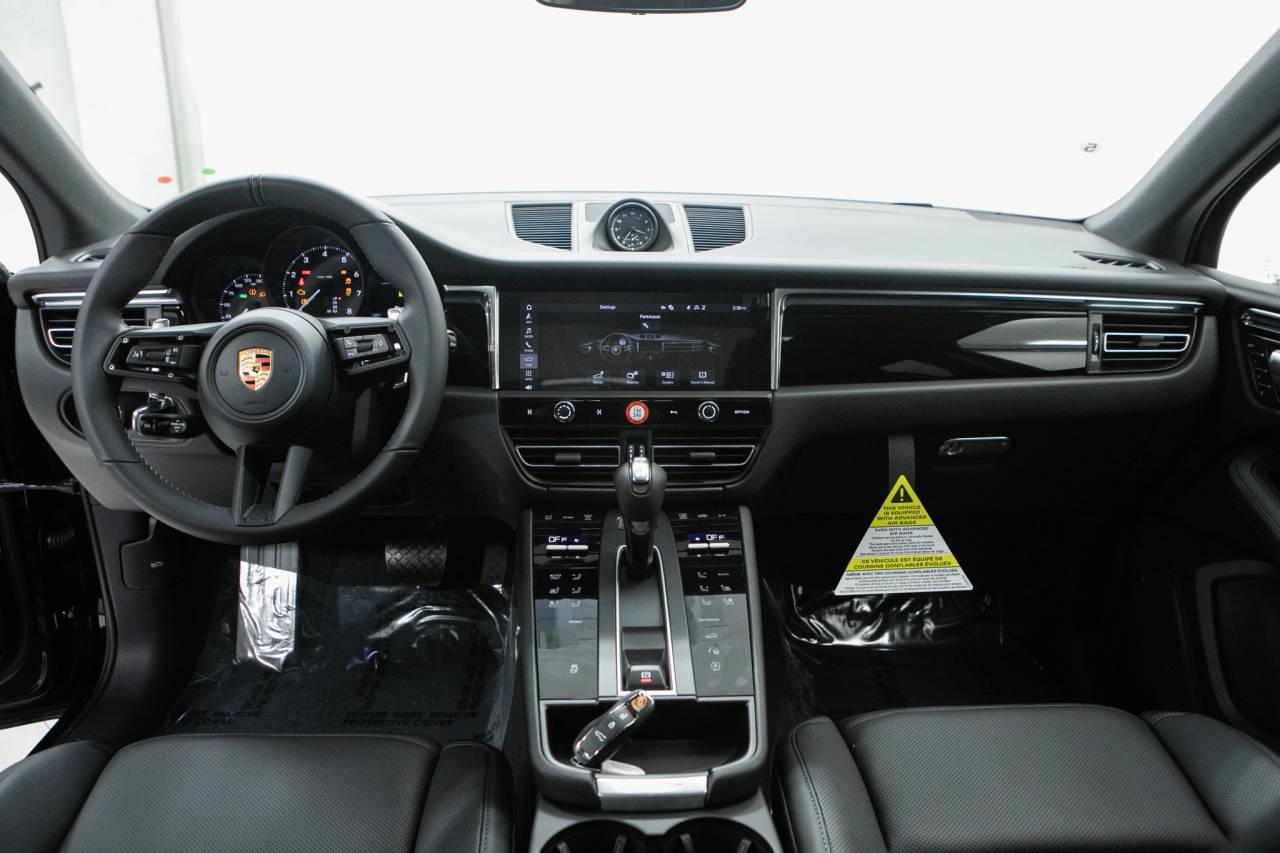 Thumbnail: 2026 Porsche Macan - 20