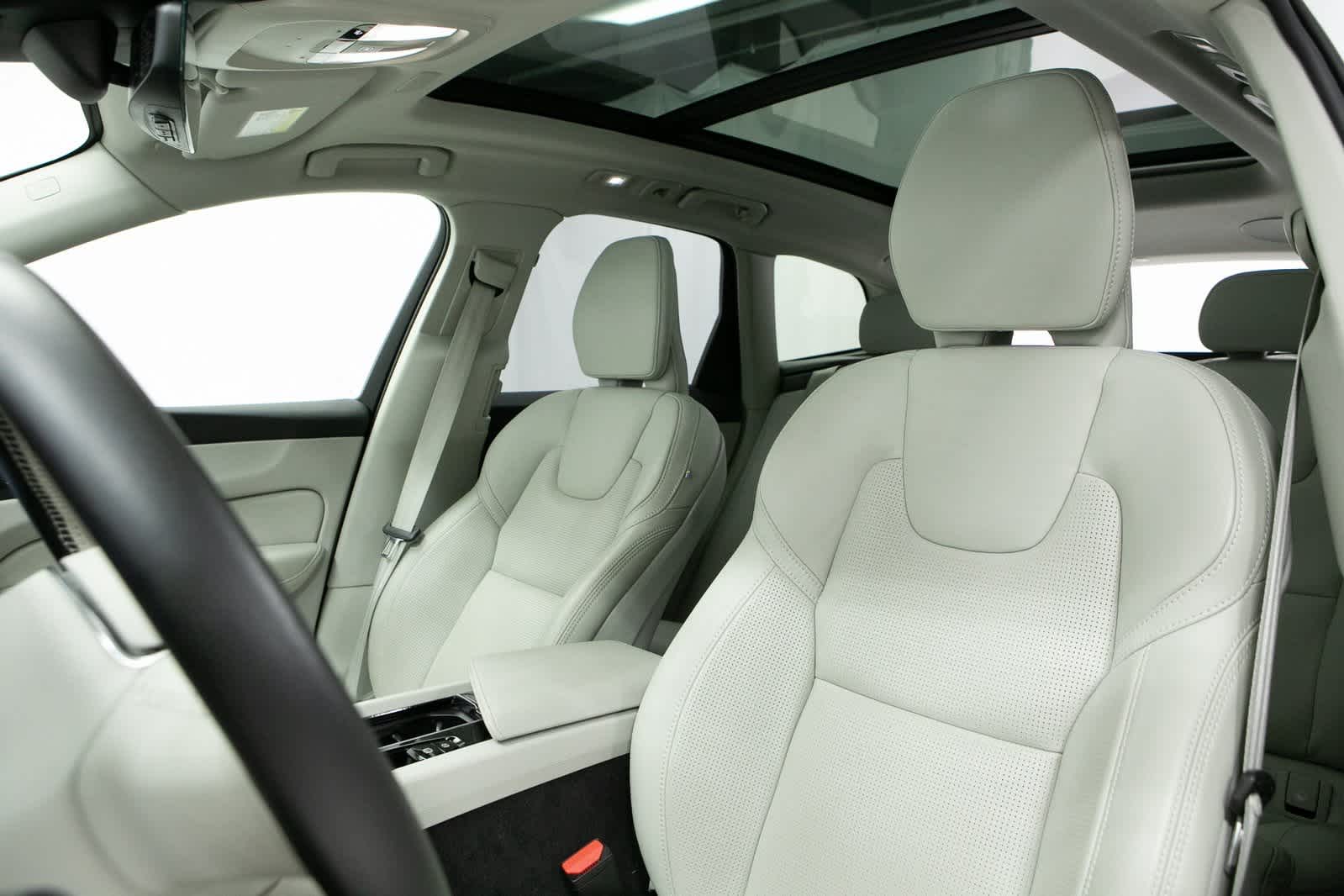 Thumbnail: 2024 Volvo XC60 - 5