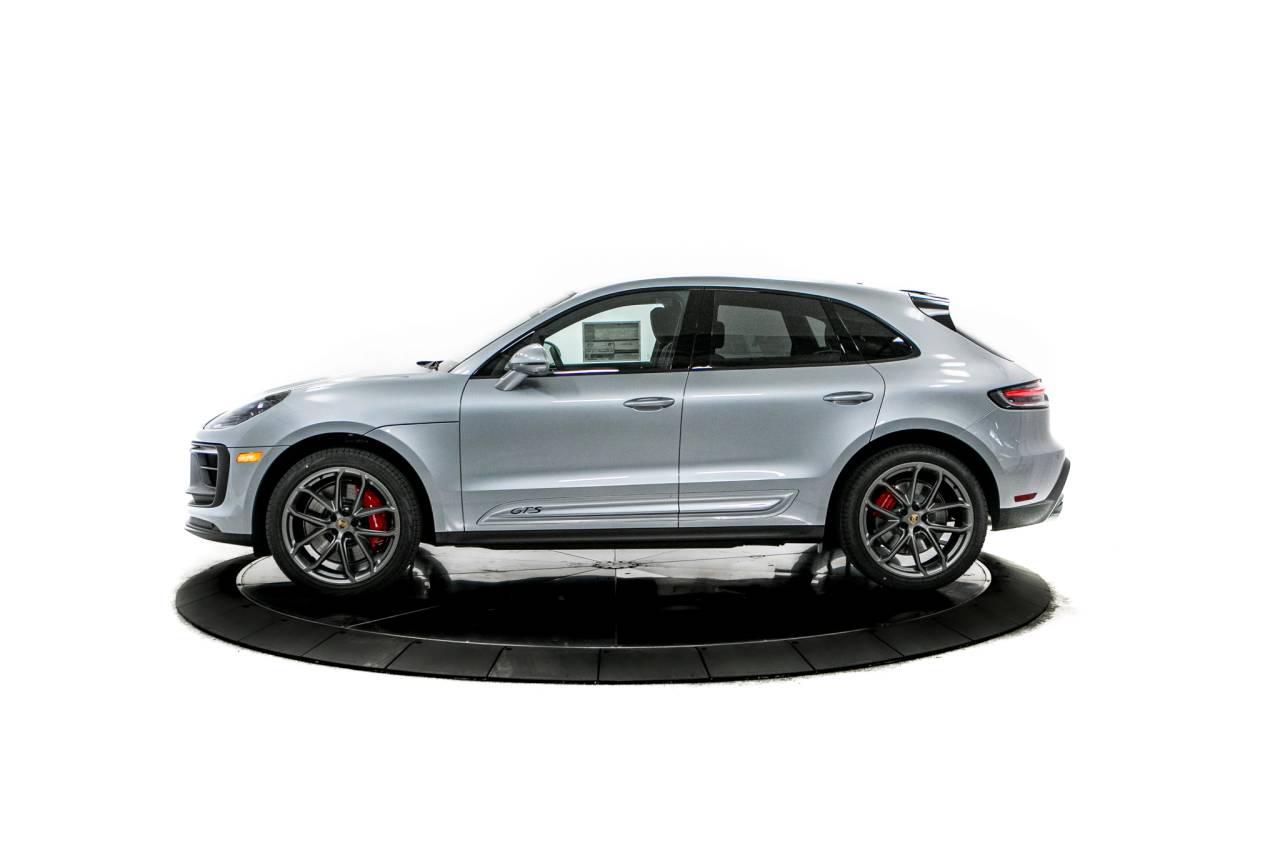 Thumbnail: 2026 Porsche Macan - 2