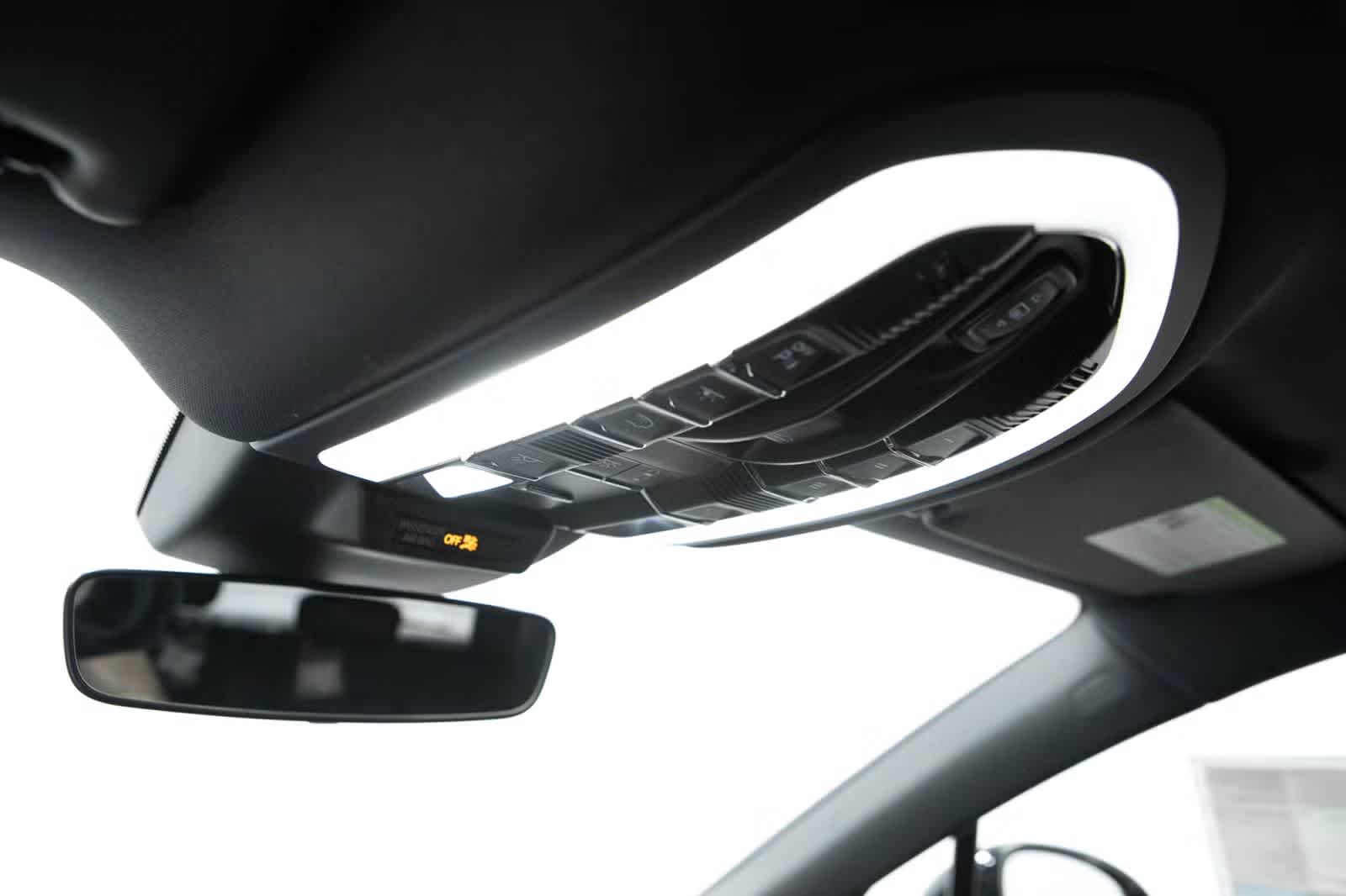 Thumbnail: 2026 Porsche Macan - 24