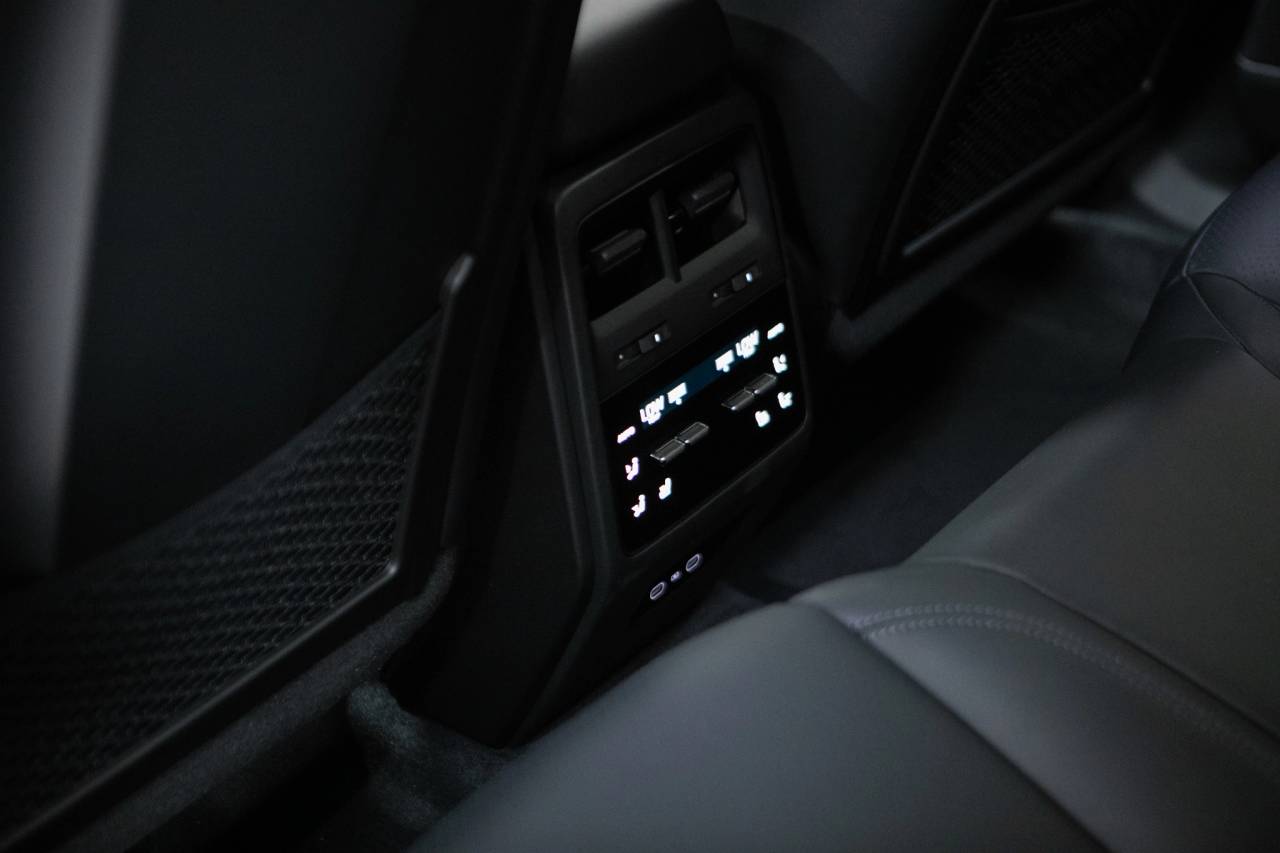 Thumbnail: 2026 Porsche Macan - 33