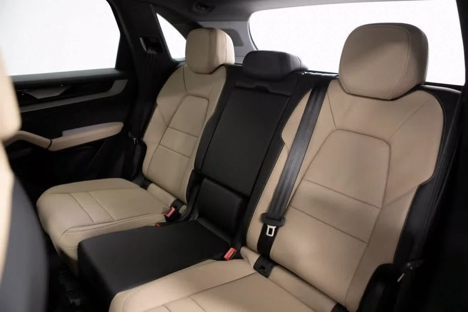 Thumbnail: 2025 Porsche Cayenne - 30