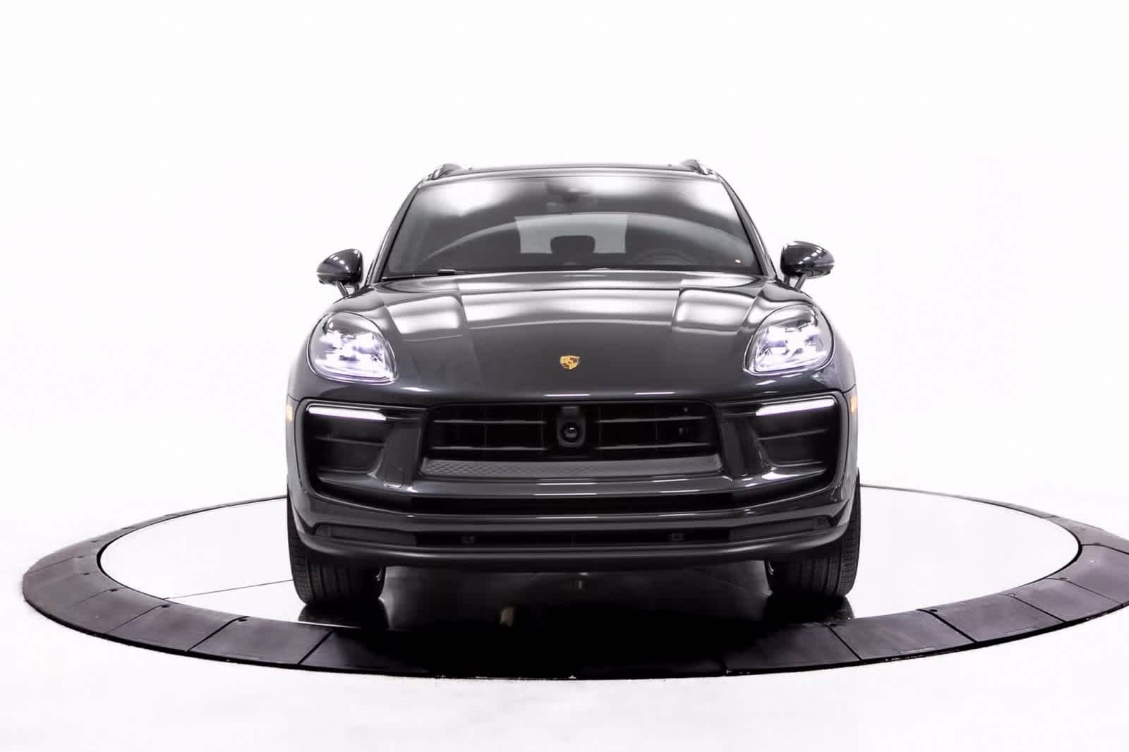 Thumbnail: 2026 Porsche Macan - 10