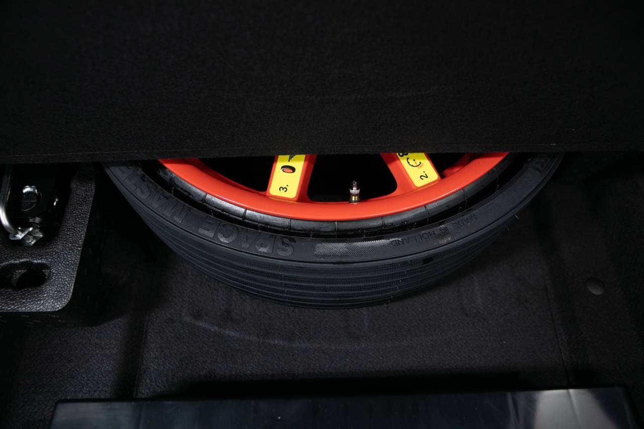 Thumbnail: 2026 Porsche Macan - 39