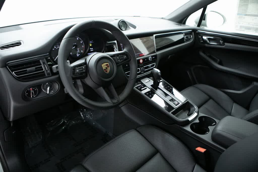 Thumbnail: 2025 Porsche Macan - 4