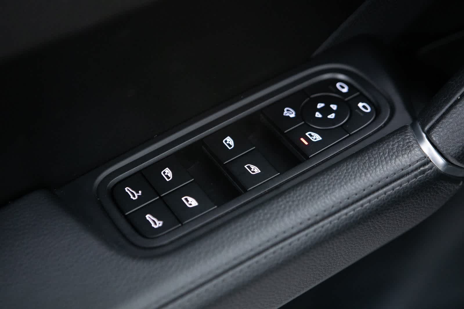 Thumbnail: 2023 Porsche Cayenne - 18