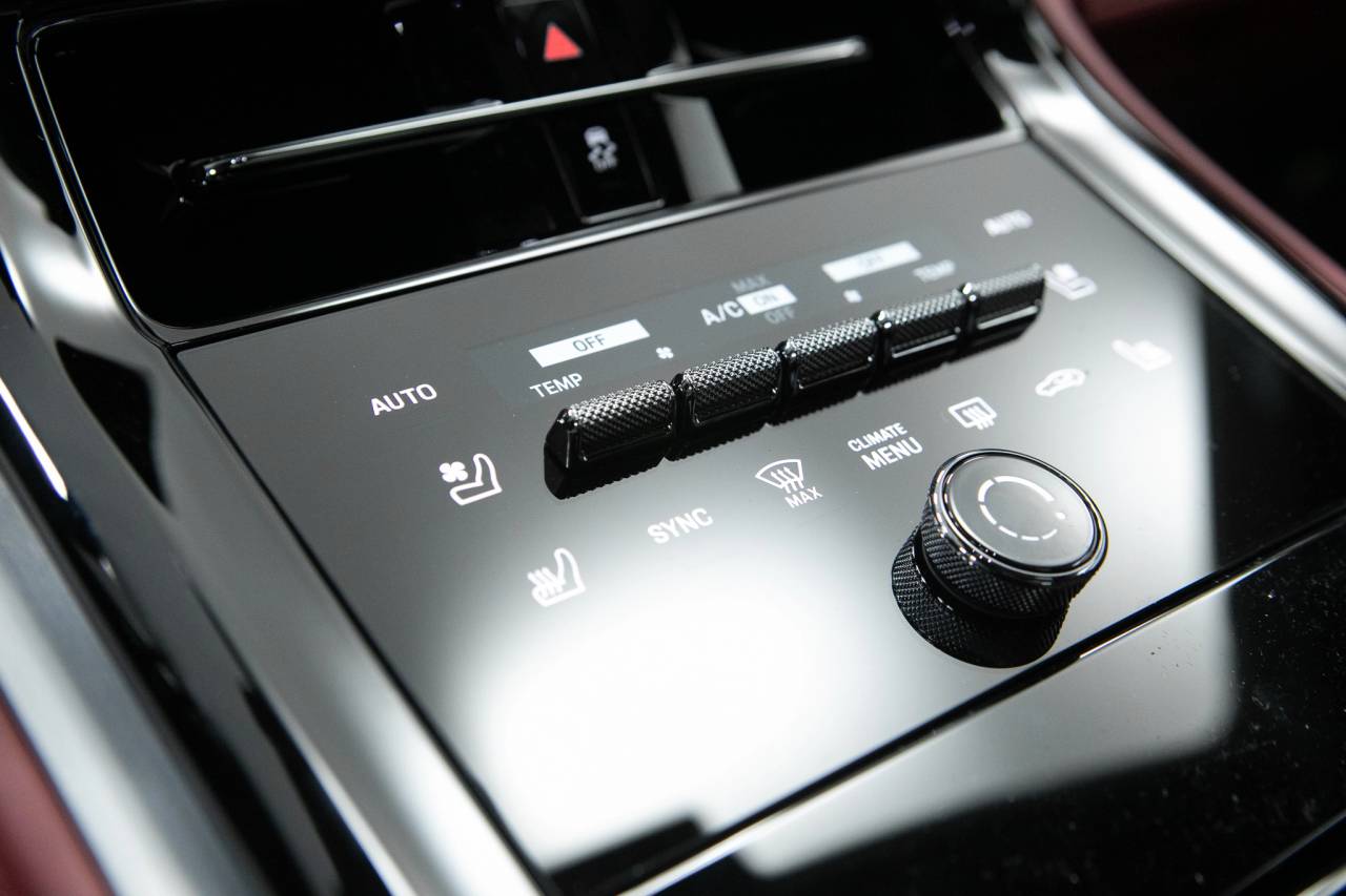 Thumbnail: 2026 Porsche Panamera - 28