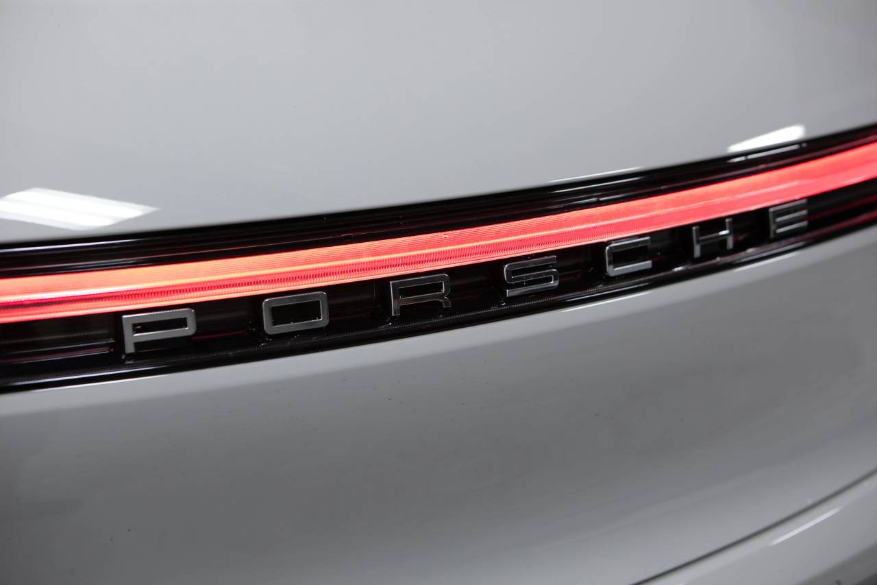 Thumbnail: 2026 Porsche Macan - 15