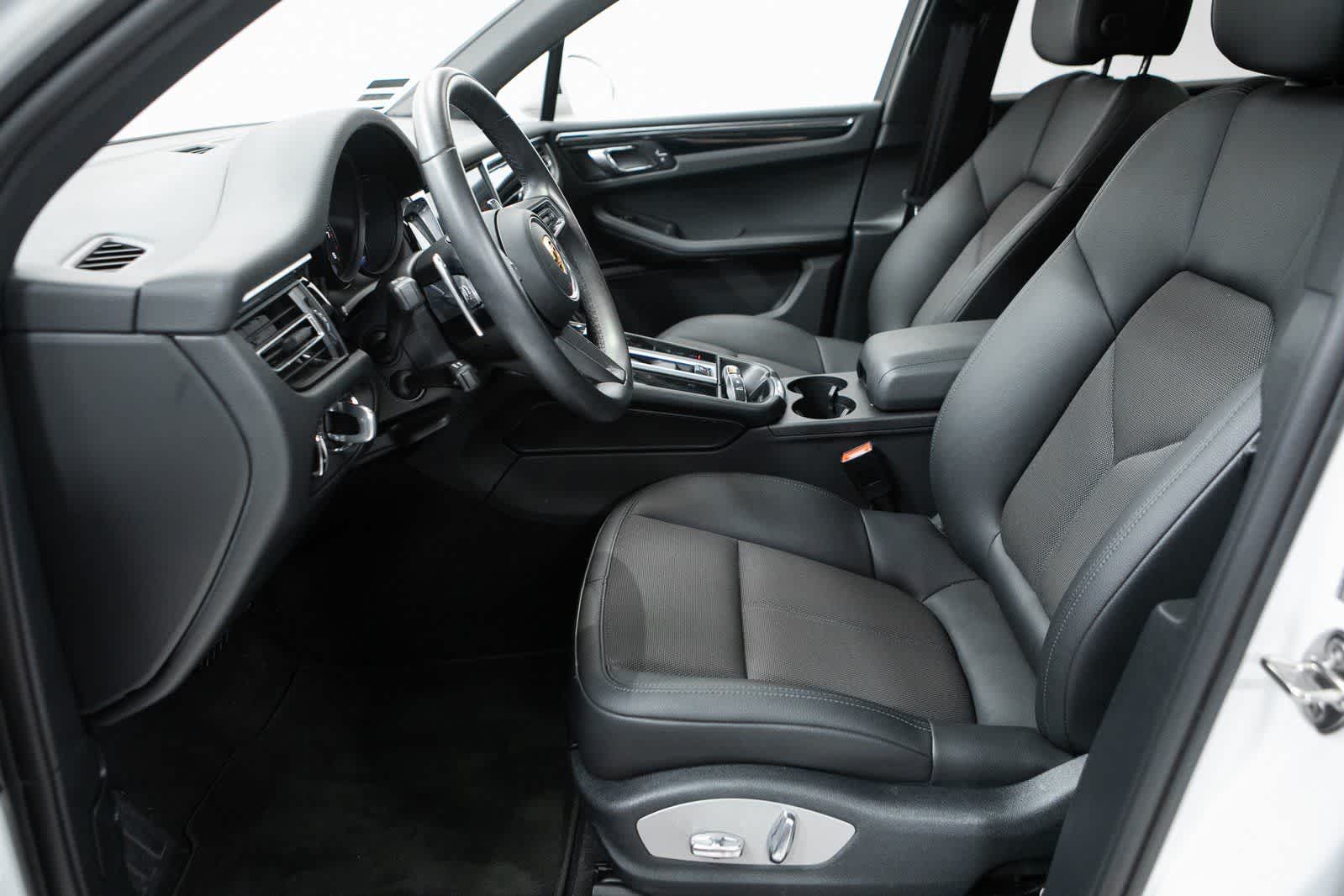 Thumbnail: 2023 Porsche Macan - 16