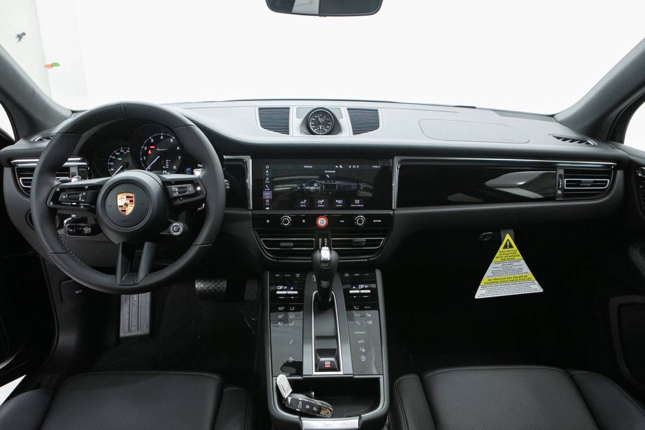 Thumbnail: 2026 Porsche Macan - 20