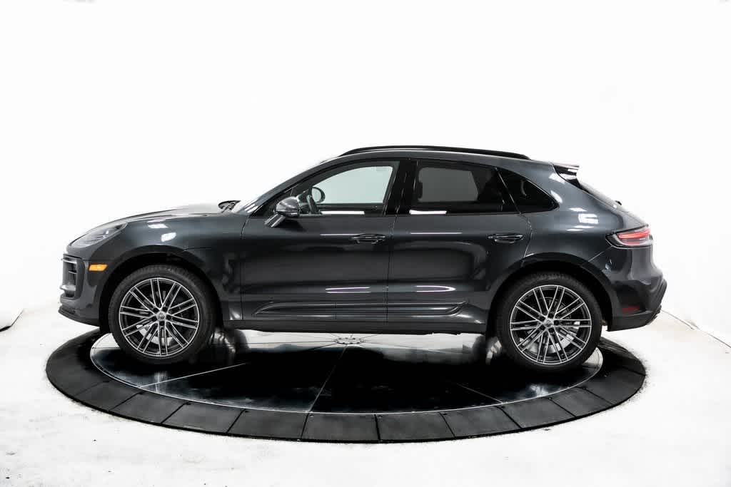 2025 Porsche Macan Base photo 2