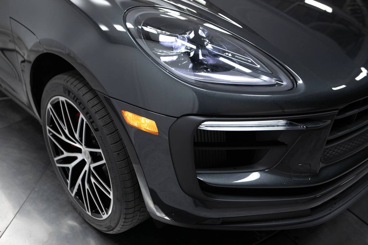 Thumbnail: 2026 Porsche Macan - 12