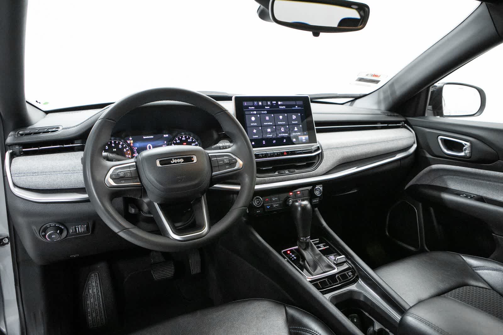 Thumbnail: 2023 Jeep Compass - 13