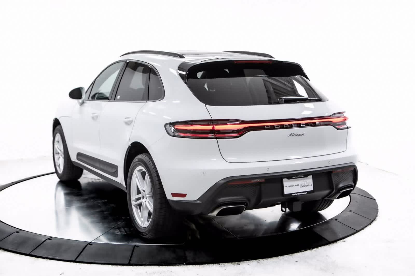 Thumbnail: 2025 Porsche Macan - 3