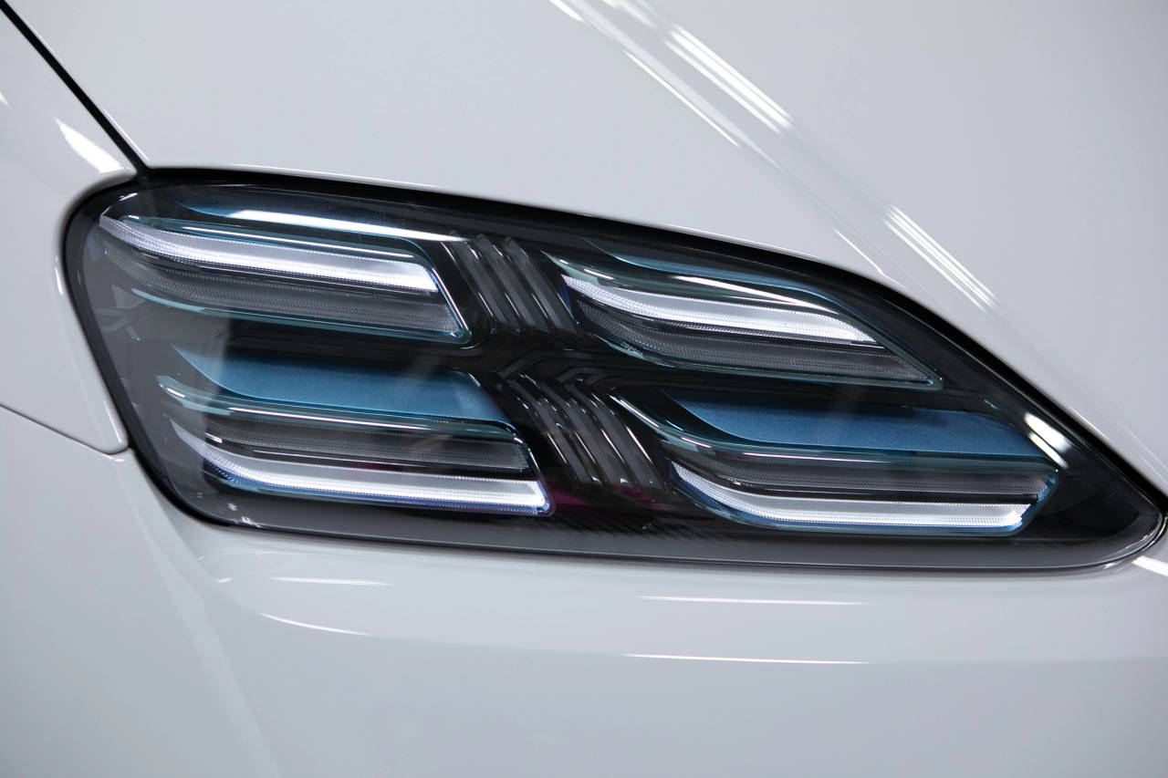 Thumbnail: 2026 Porsche Macan - 13