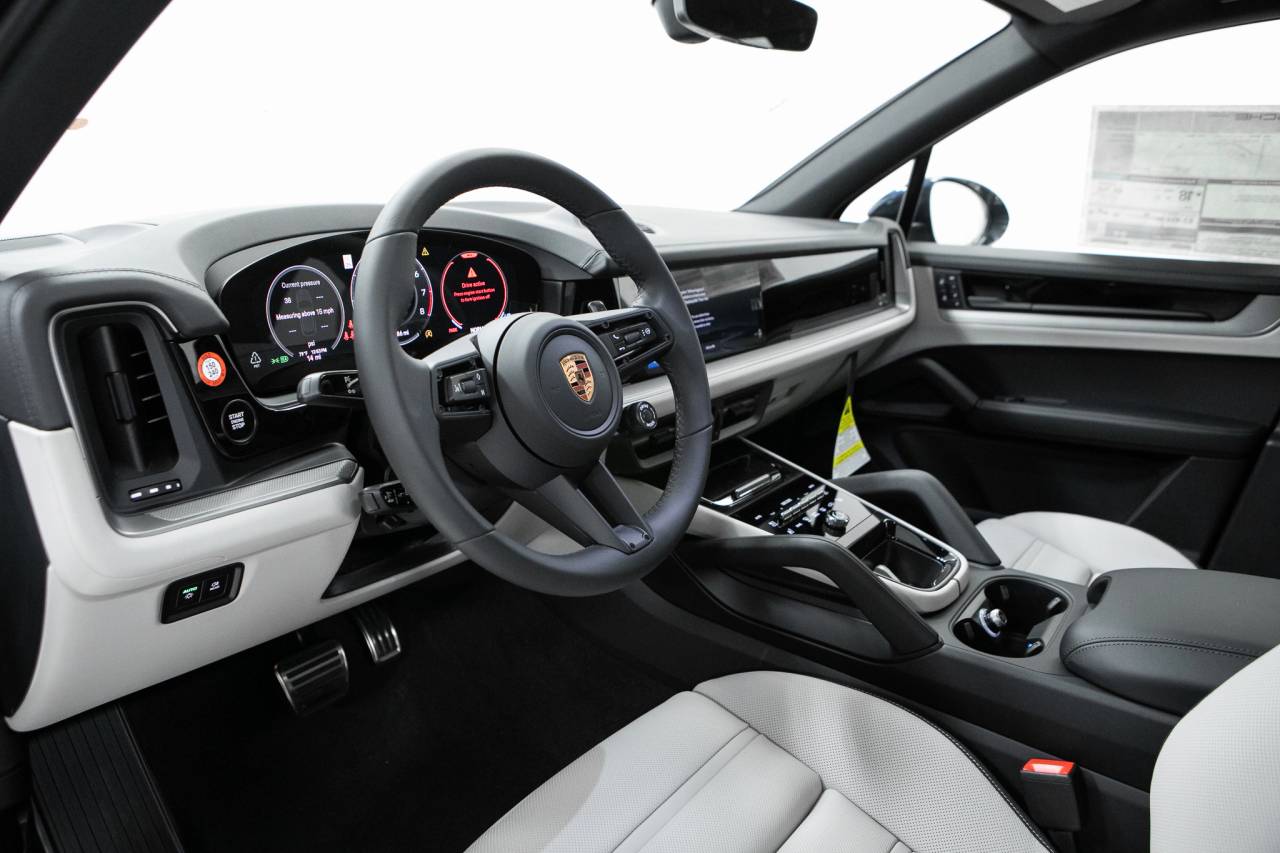 Thumbnail: 2026 Porsche Cayenne - 4
