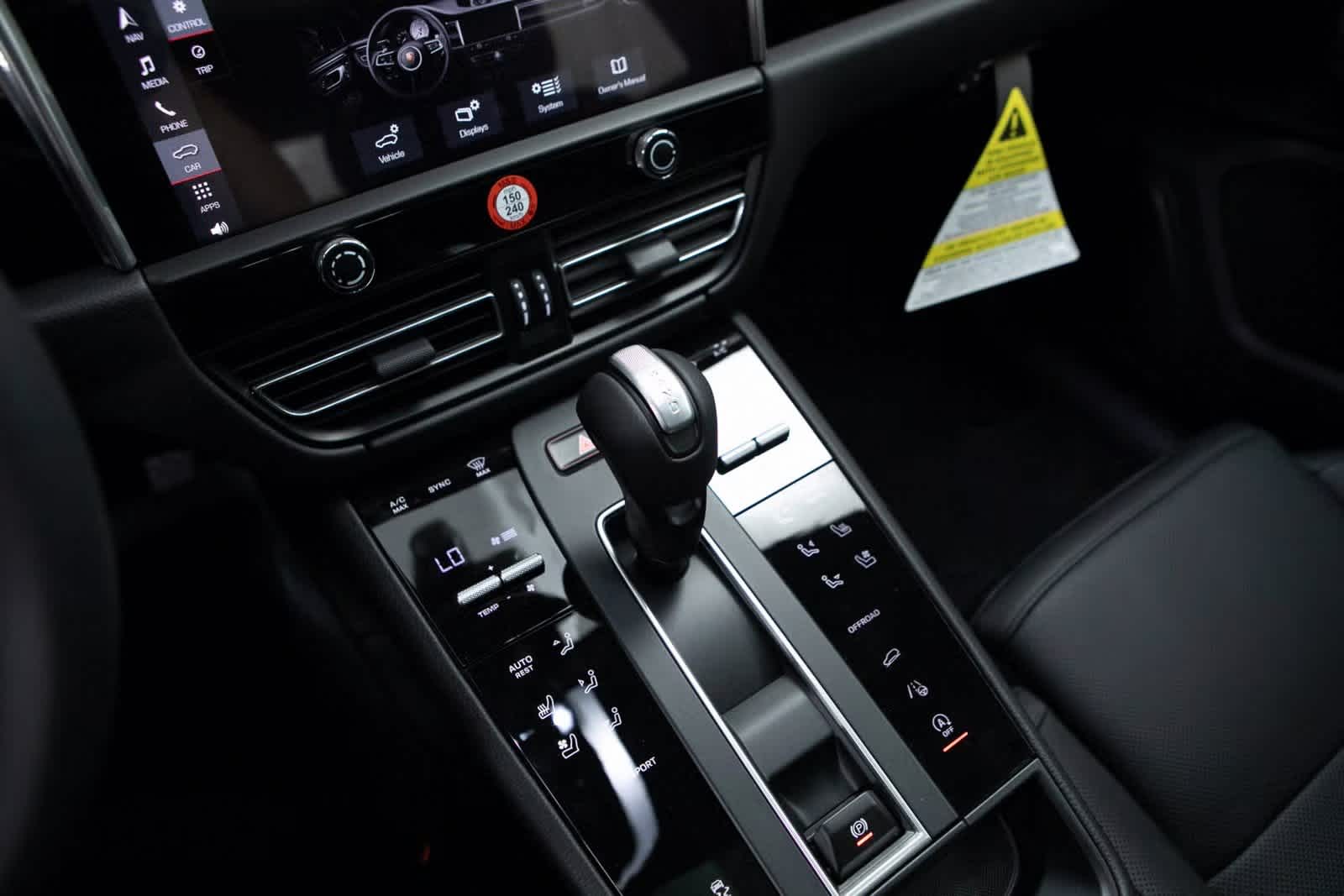 Thumbnail: 2025 Porsche Macan - 16