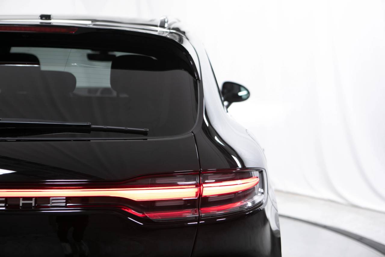 Thumbnail: 2026 Porsche Macan - 18