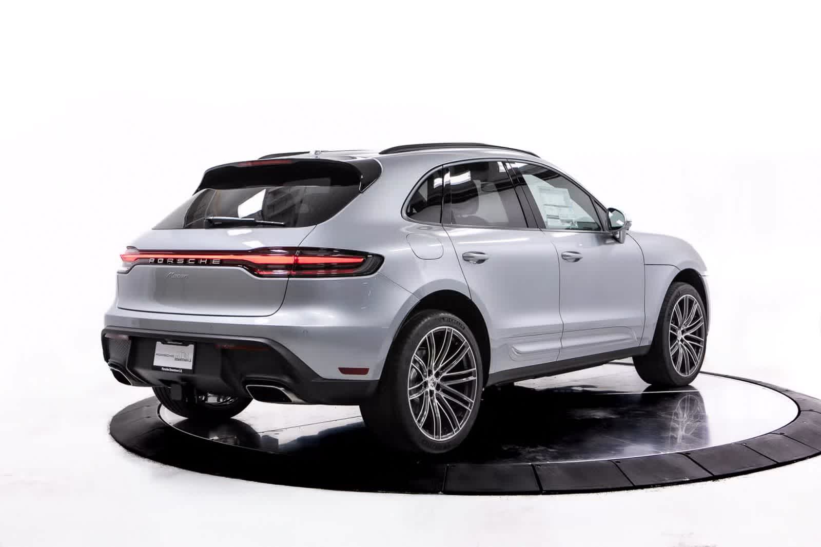 Thumbnail: 2026 Porsche Macan - 6