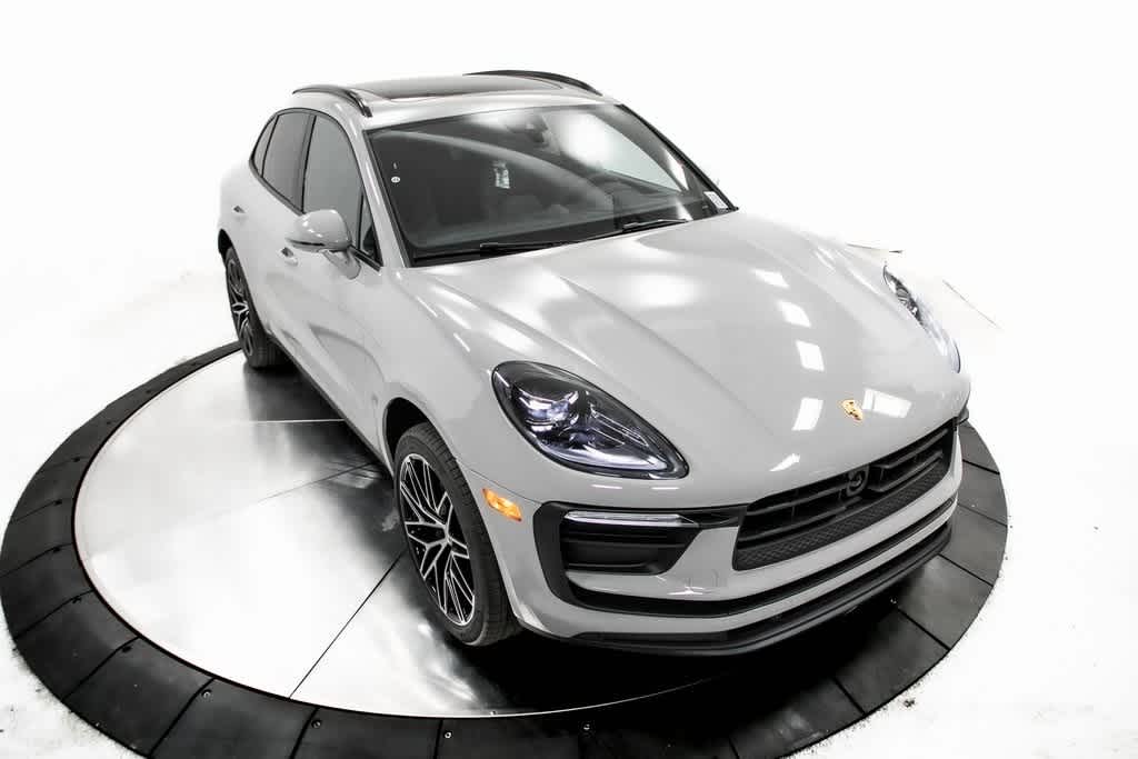 Thumbnail: 2025 Porsche Macan - 40