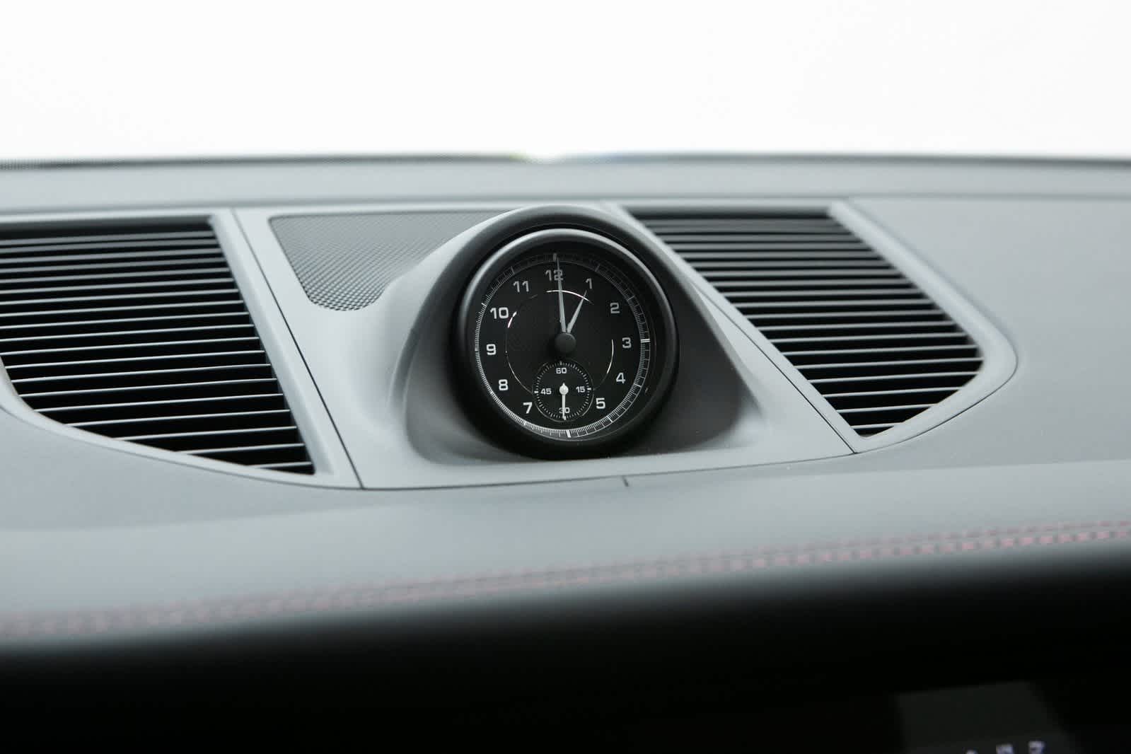 Thumbnail: 2025 Porsche Macan - 25