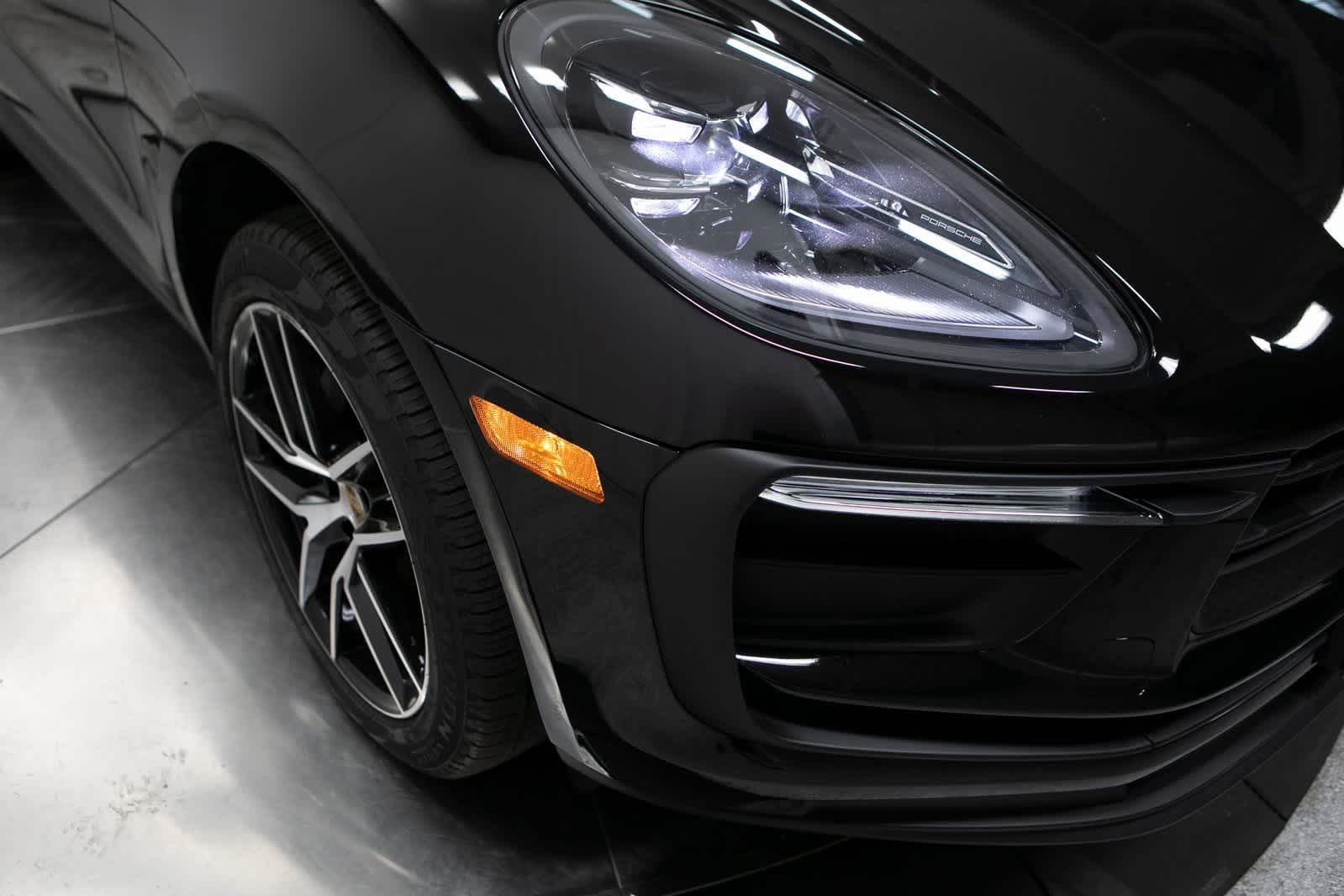 Thumbnail: 2025 Porsche Macan - 12