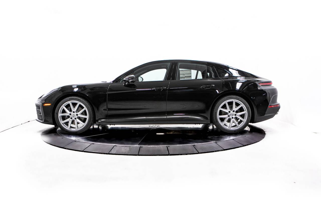 2026 Porsche Panamera 4 photo 2