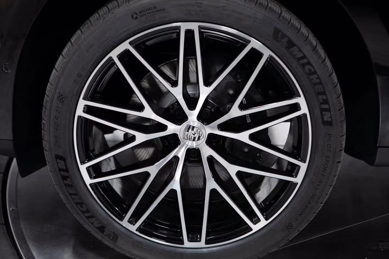 Thumbnail: 2025 Porsche Macan - 11