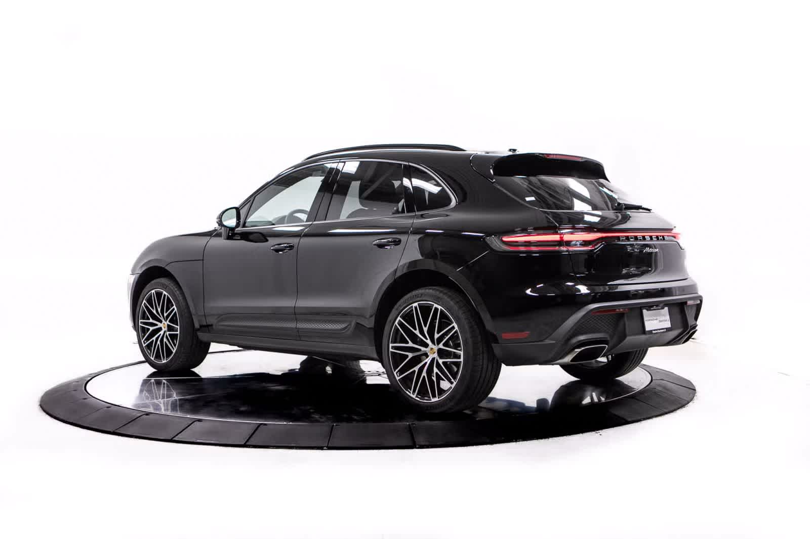 Thumbnail: 2026 Porsche Macan - 3