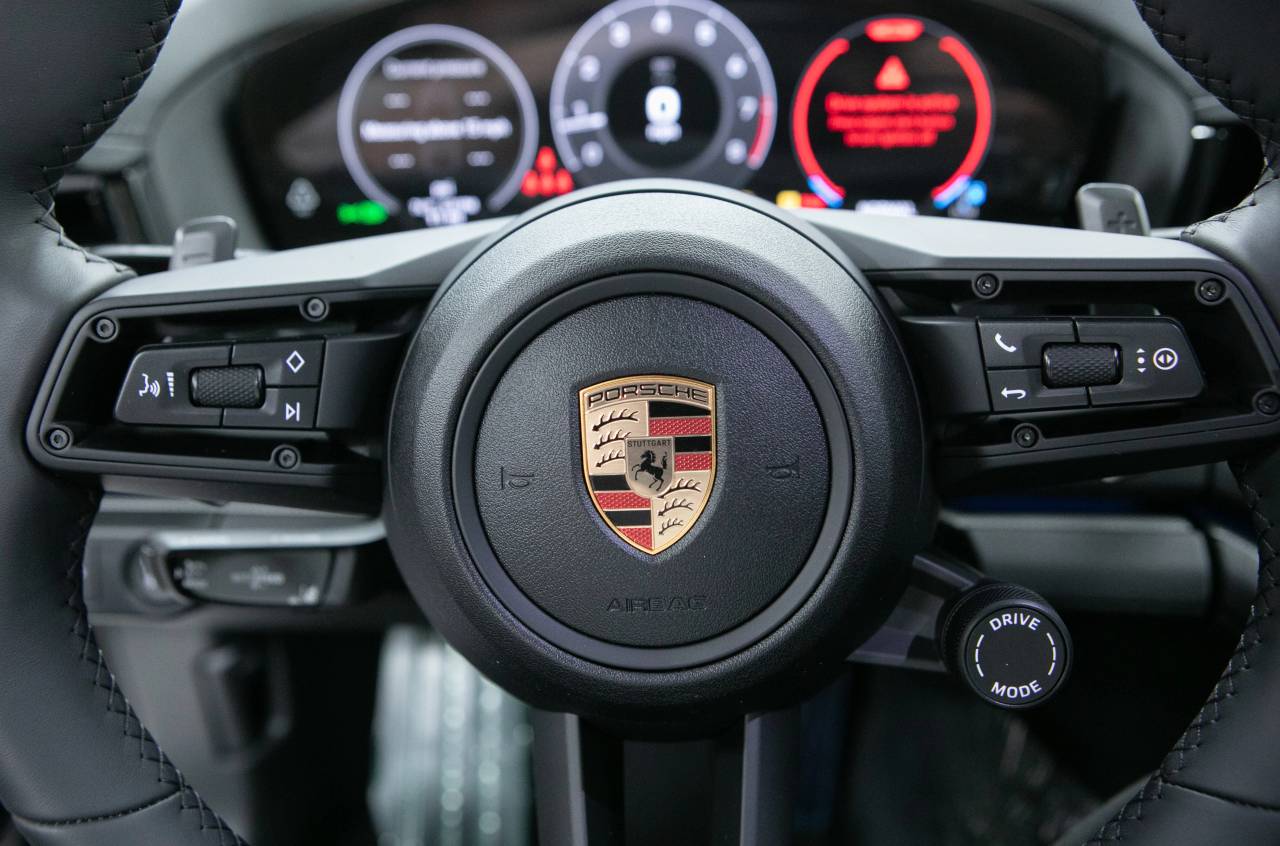 Thumbnail: 2025 Porsche Panamera - 10