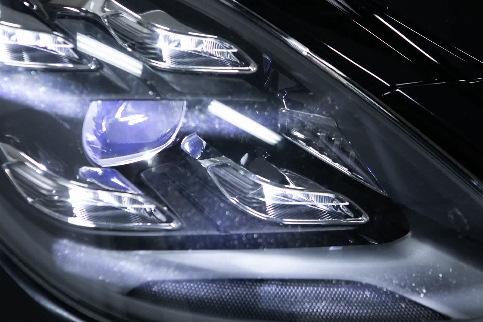 Thumbnail: 2022 Porsche Panamera - 32