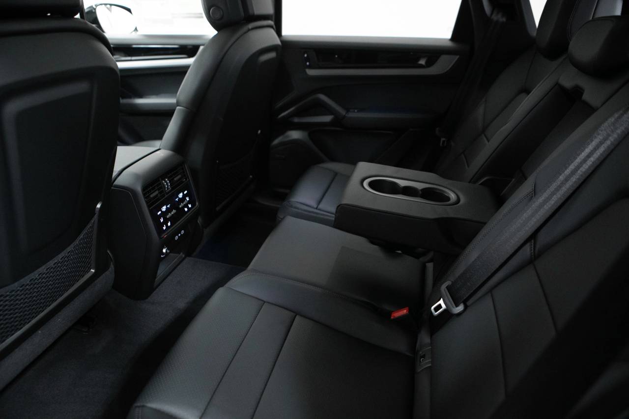 Thumbnail: 2026 Porsche Cayenne - 35