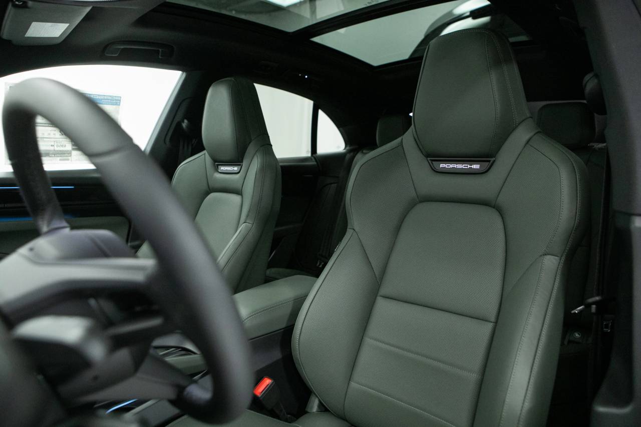 Thumbnail: 2026 Porsche Macan - 5
