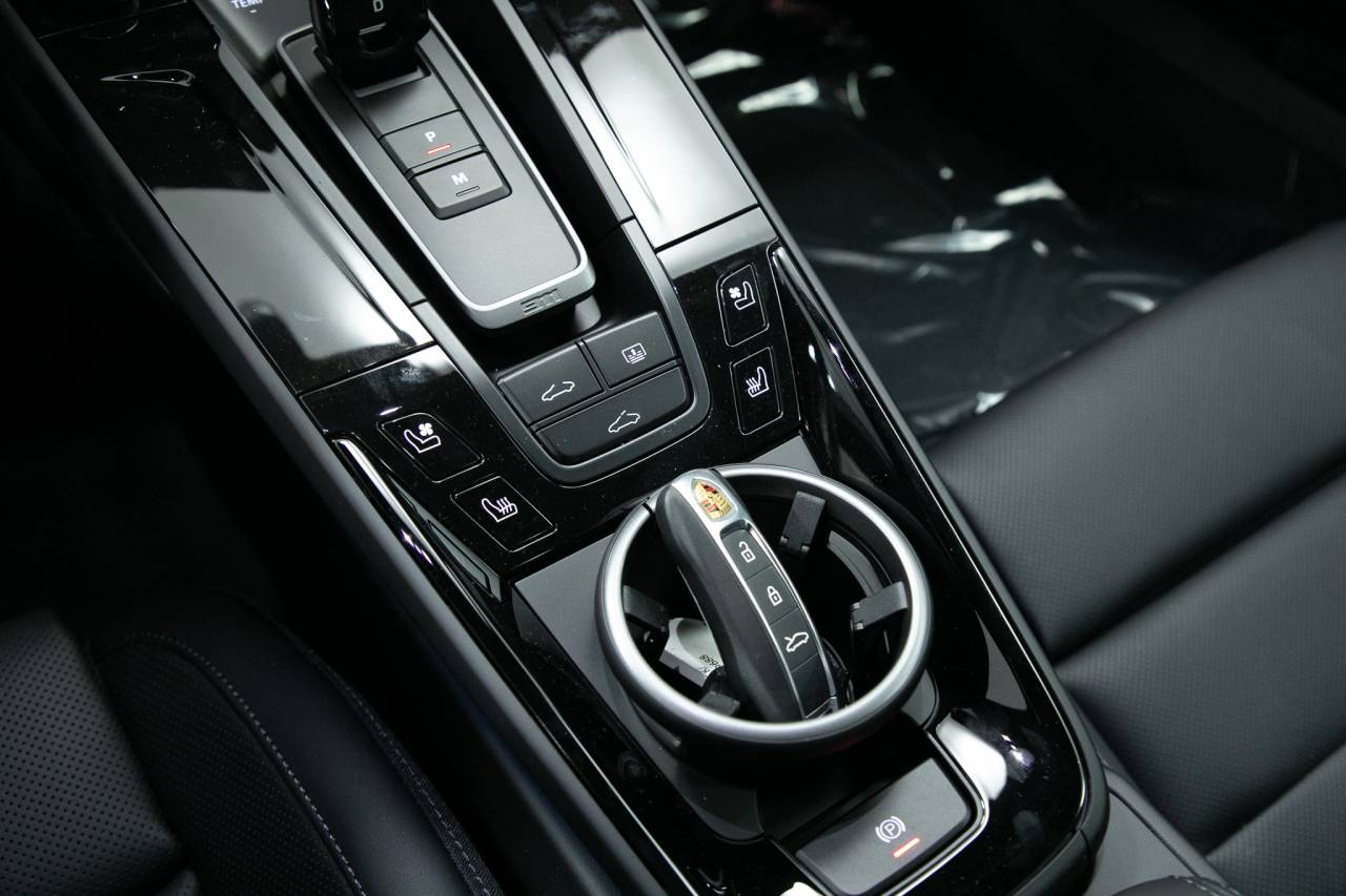 Thumbnail: 2025 Porsche 911 - 34