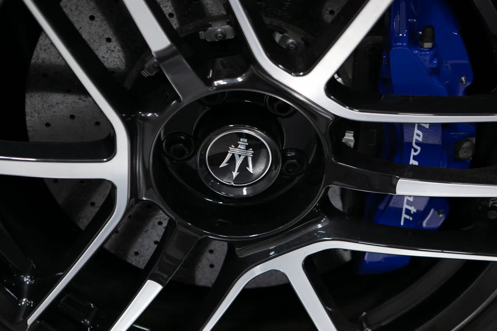 Thumbnail: 2023 Maserati MC20 - 10