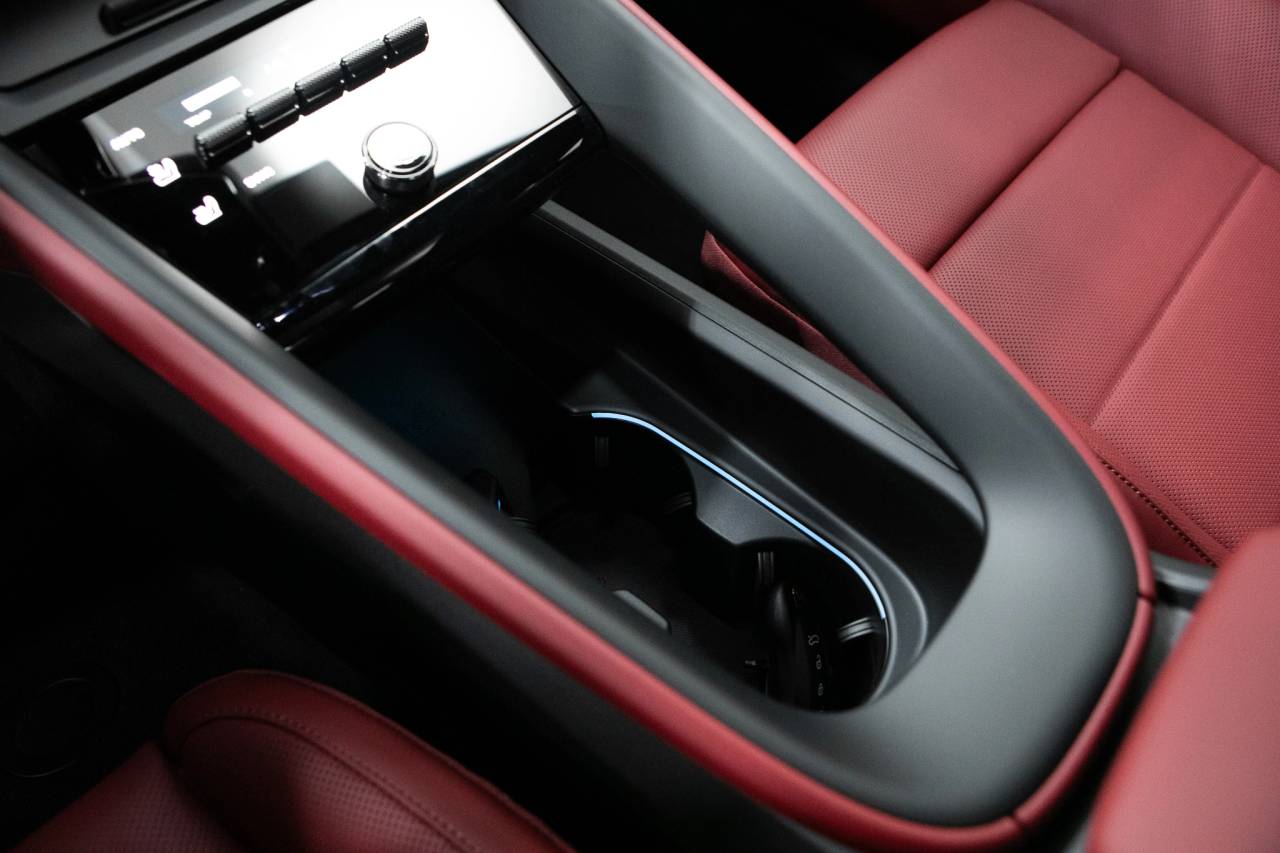 Thumbnail: 2026 Porsche Macan - 33