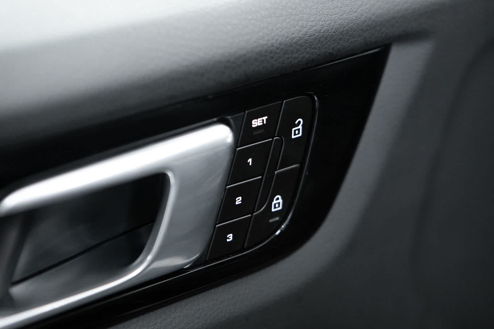 Thumbnail: 2023 Porsche Cayenne - 26