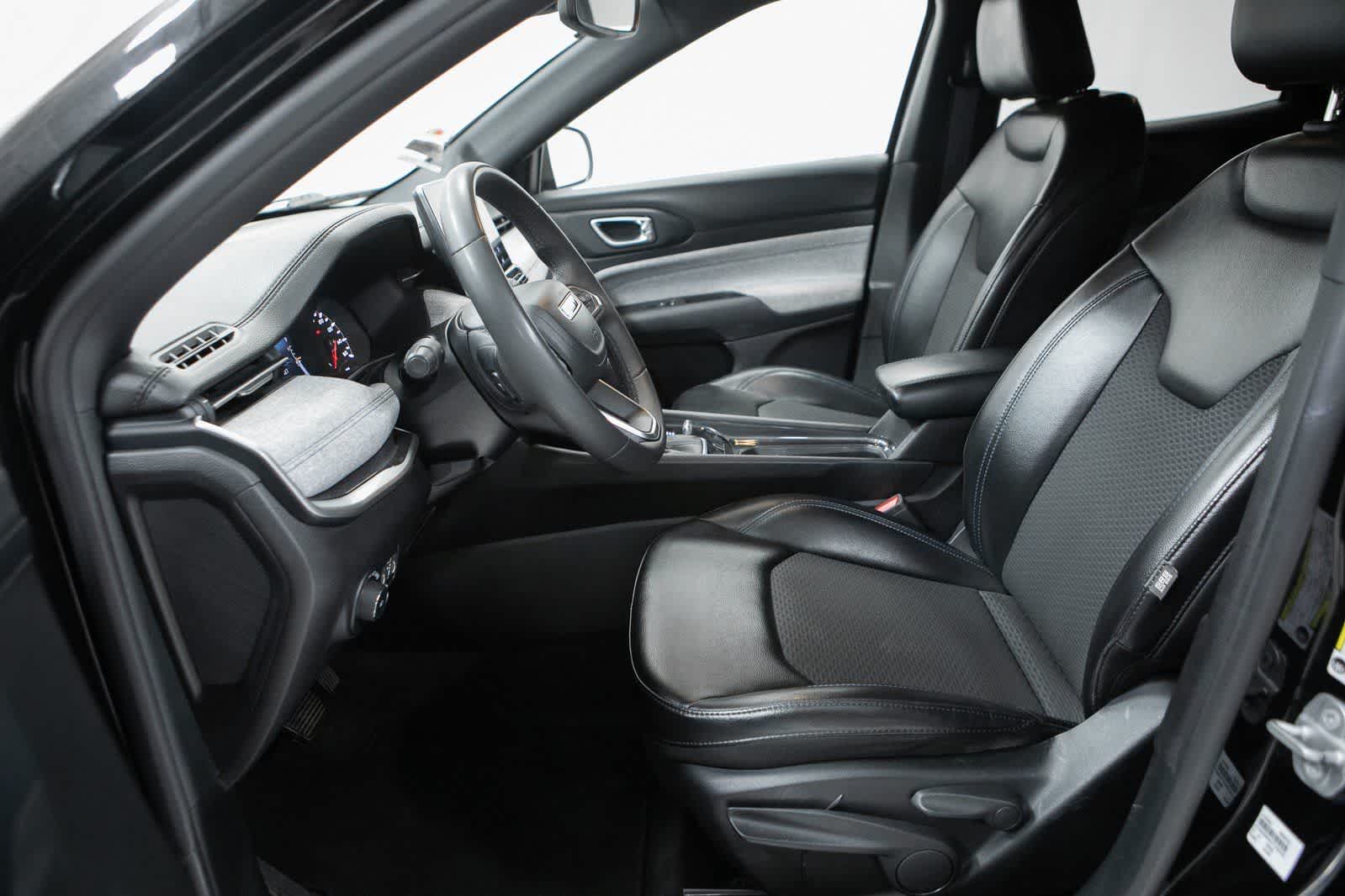 Thumbnail: 2023 Jeep Compass - 17