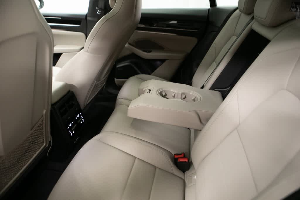 Thumbnail: 2025 Porsche Macan - 29