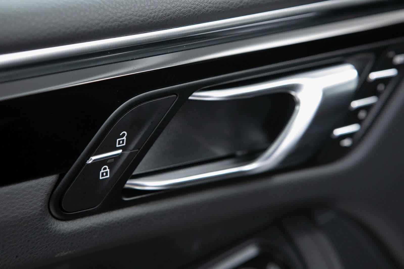 Thumbnail: 2025 Porsche Macan - 19