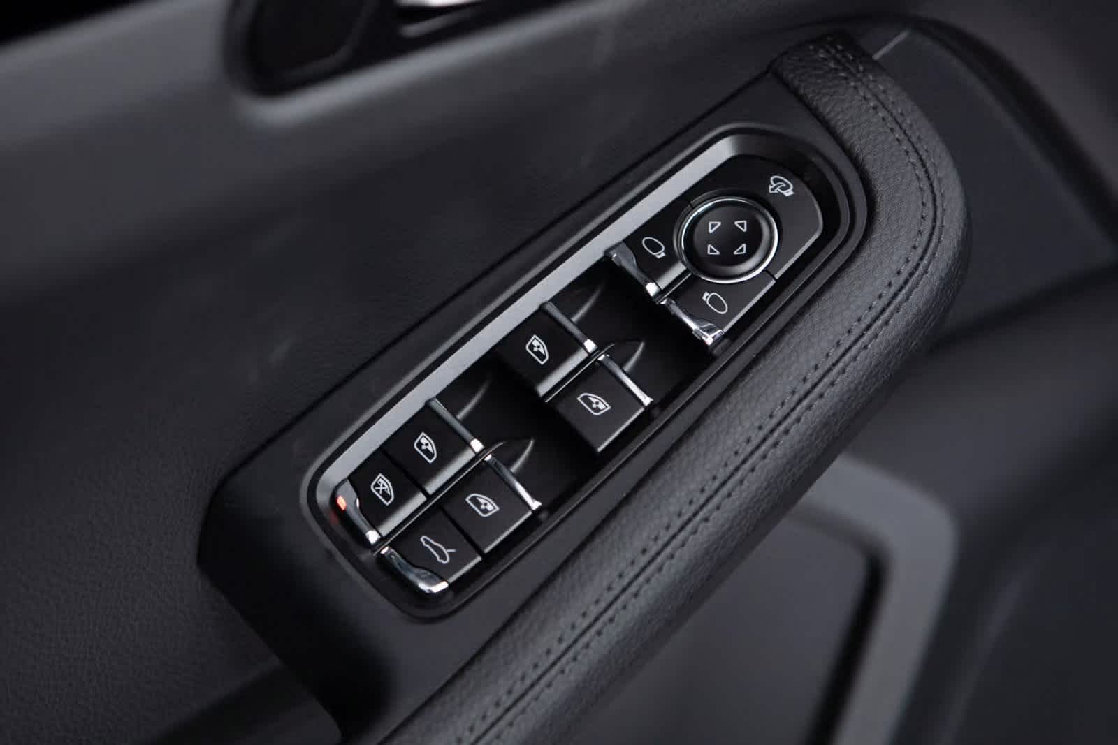 Thumbnail: 2025 Porsche Macan - 19