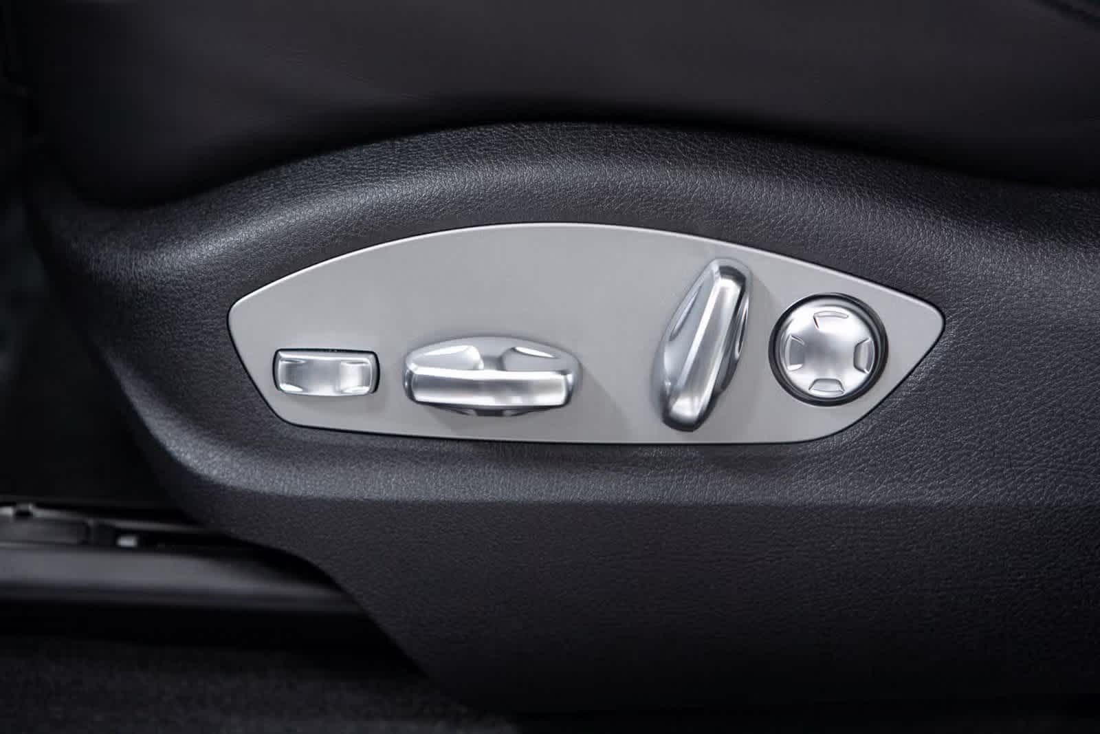 Thumbnail: 2025 Porsche Macan - 18