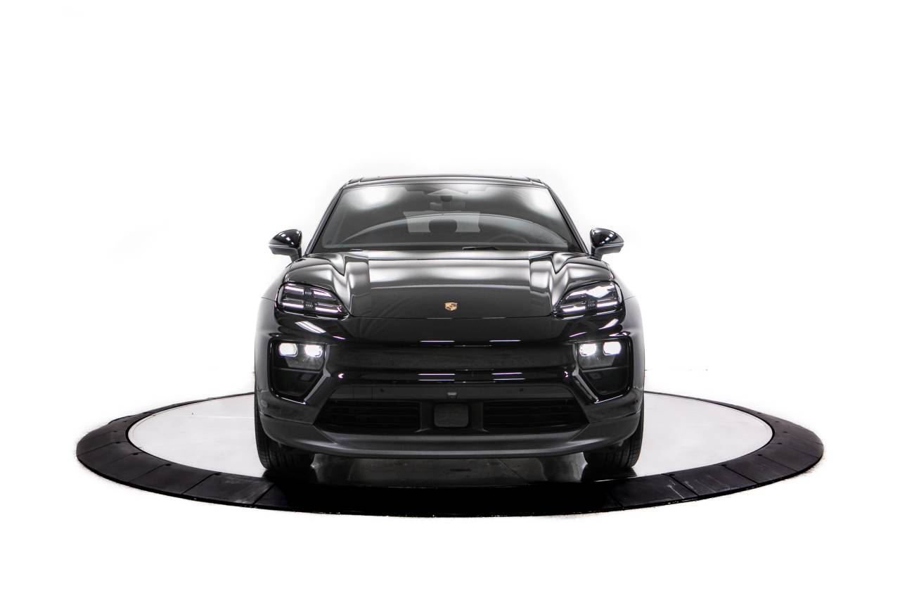 Thumbnail: 2026 Porsche Macan - 10