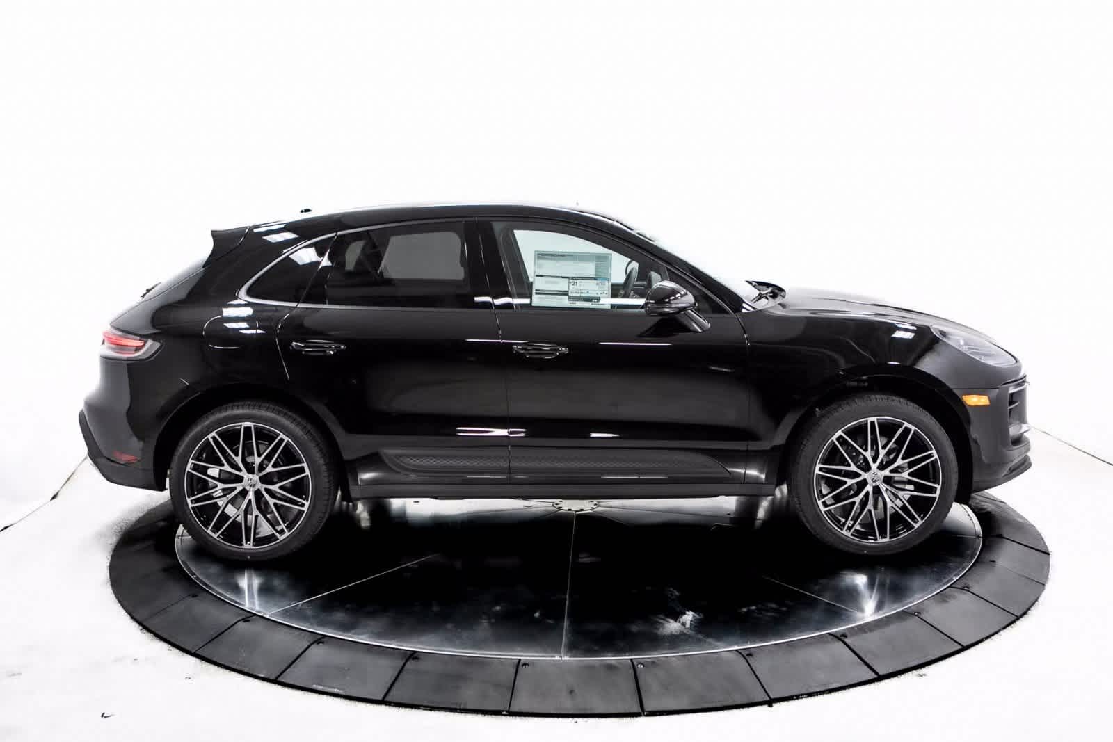 Thumbnail: 2025 Porsche Macan - 8