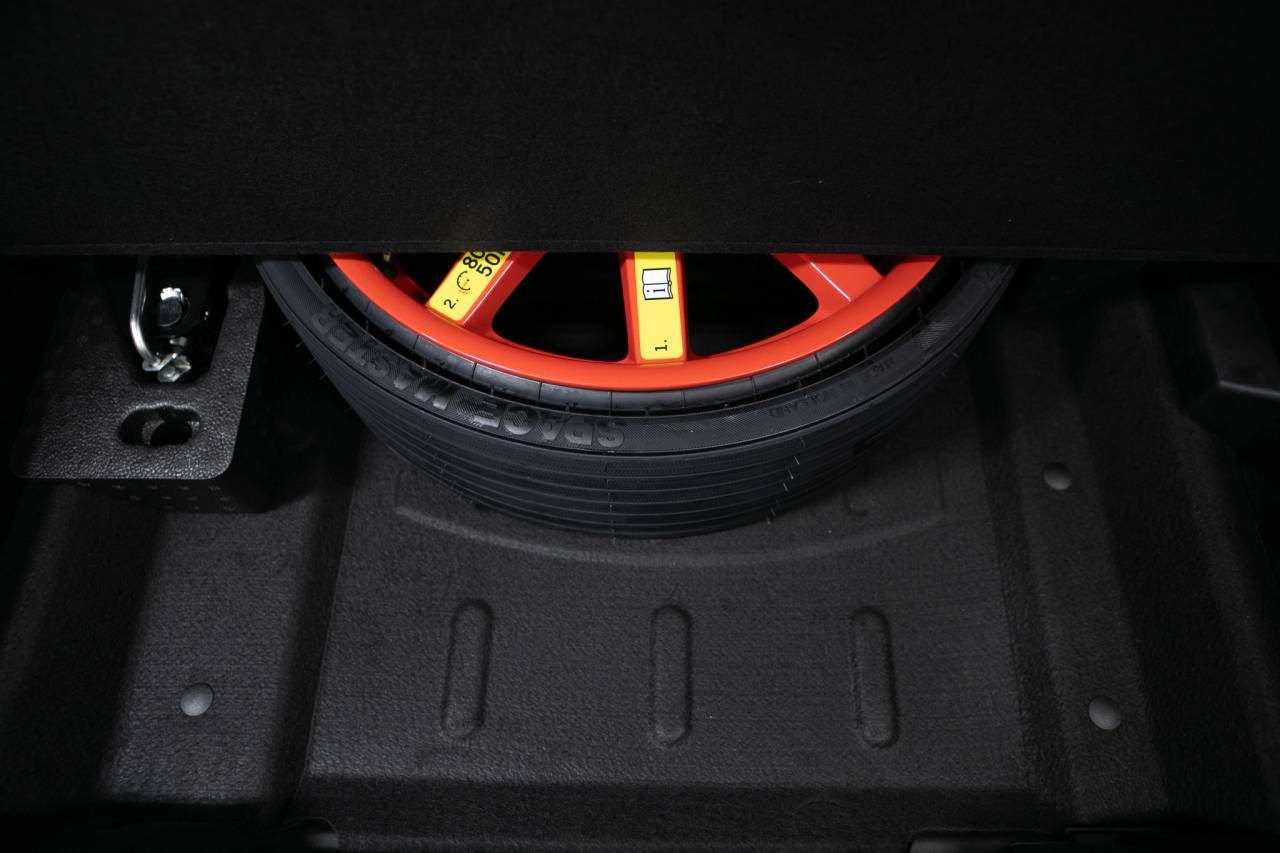 Thumbnail: 2026 Porsche Macan - 38