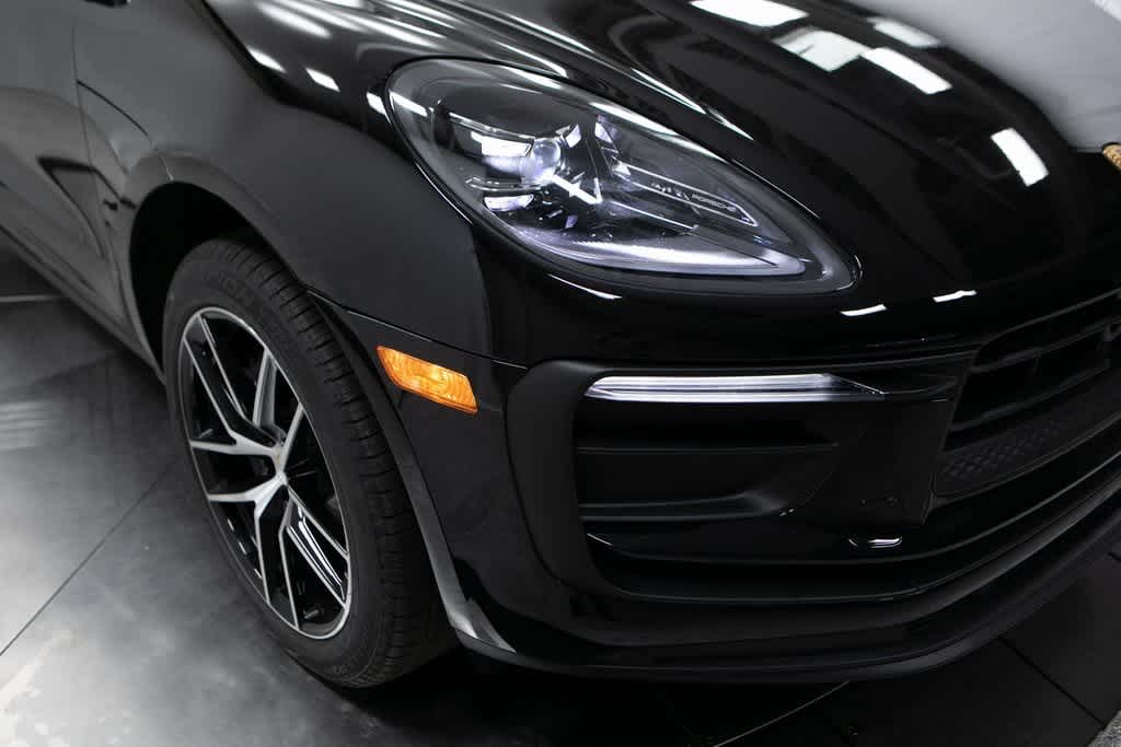 Thumbnail: 2025 Porsche Macan - 12