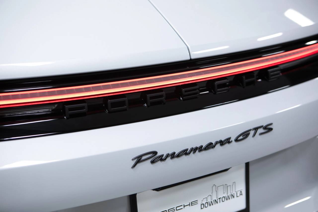 Thumbnail: 2026 Porsche Panamera - 16