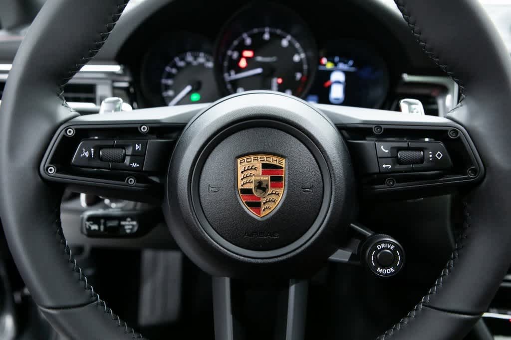 Thumbnail: 2025 Porsche Macan - 14