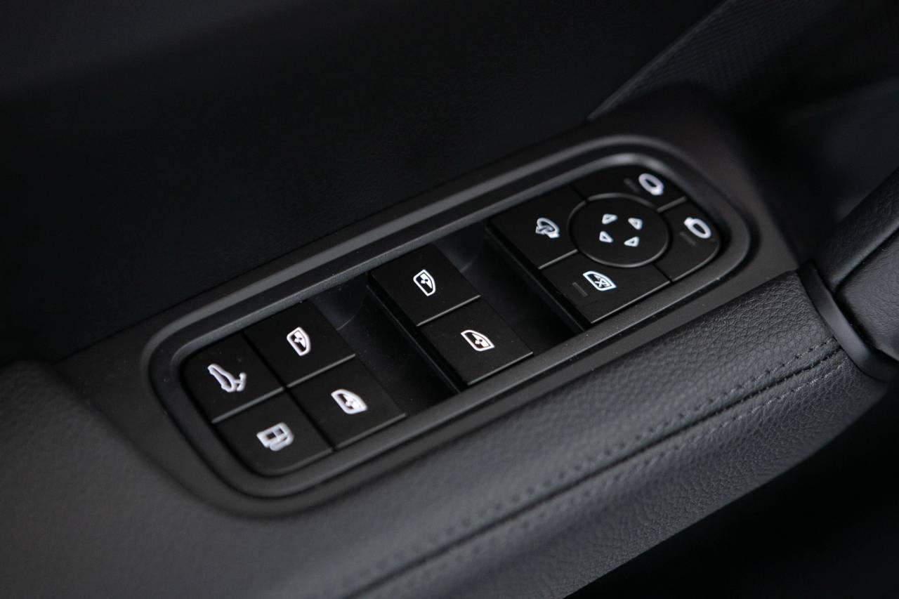 Thumbnail: 2026 Porsche Cayenne - 25