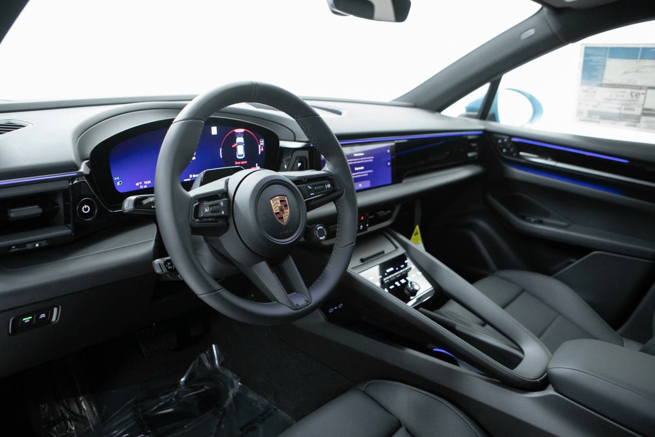 Thumbnail: 2026 Porsche Macan - 4